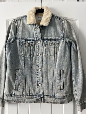 Old Navy Light Blue Washed Denim Jacket with Cream Sherpa Collar